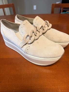 Dolce Vita Beige Platform Slip-On Loafer with Chunky Chain